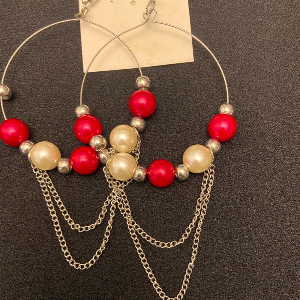 Hoop/dangling earring